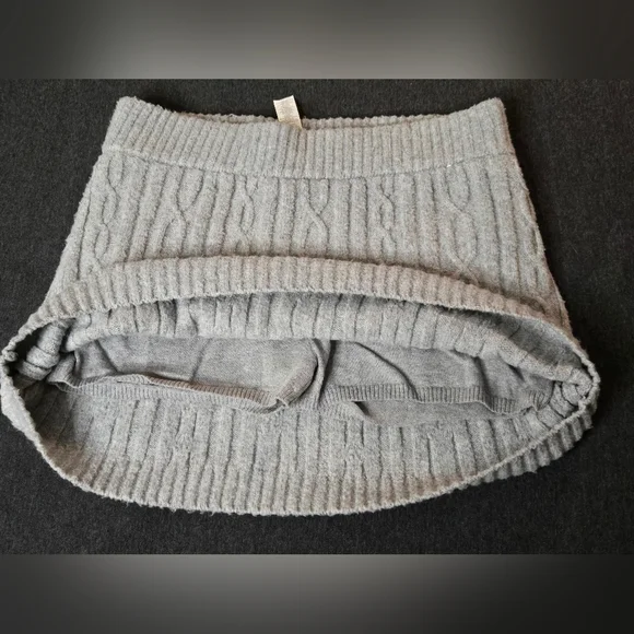 37. Alo Yoga | Cable Knit Winter Bliss Mini Skirt – Heather Grey – Size Small - Picture 8 of 12